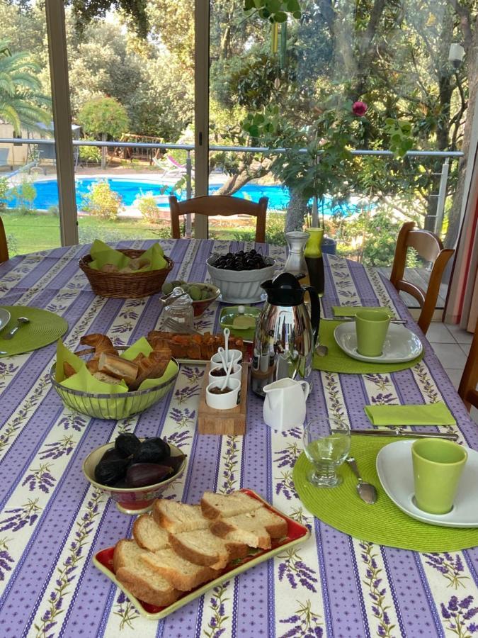 Bed and Breakfast Santolines En Provence Пьолан Экстерьер фото